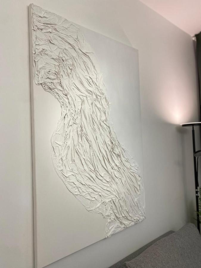 Brand New Design Studio Emerald - Old Town A/C Bratislava Luaran gambar